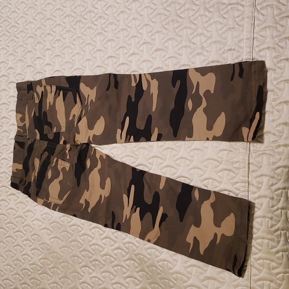 🔶️5 for $30🔶️ Boys Camo Straight Leg Pants - Picture 2 of 4